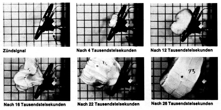 Airbag im Jahr 1973 - Demonstration bei Bayern Chemie.jpg